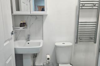 Modern 2-Bedroom Apartment Near Central London - 7