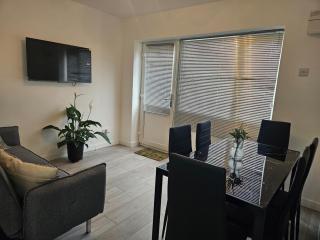 Modern 2-Bedroom Apartment Near Central London - 2