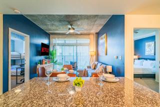 City 2BR Near DT with Balcony Gym Pool Parking WD - 3