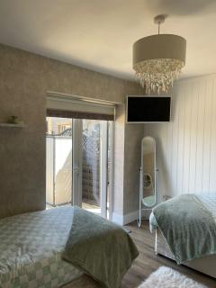 Private host Large home in Solihull close to NEC HS2 Bham Airport - Solihull - 2