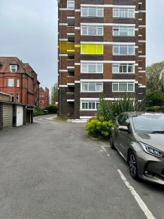 CENTRAL HOVE Large 2 bedroom Private residence with PARKING & BEACH HUT - 6