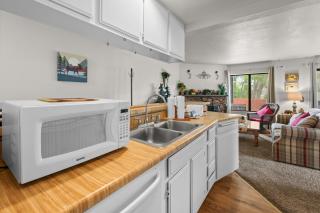 Lakeside Retreat Condo - Walk to Lake, Fireplace, Deck, Swimming Pool - 3