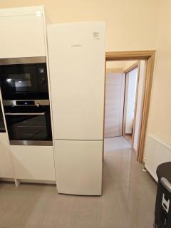 London Luxury 3 bedroom flat, free parking, garden, sleeps x10, Close to Tube - 2