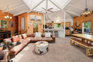 Lazy Bear Lookout - Amazing Views, Hot Tub, Game, Room, Pool Table, Pet Friendly - 3