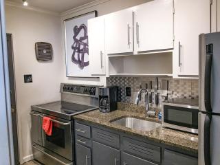 Modern Apartment - Cameron Village - 6