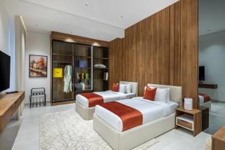 4BR Luxury Apartment - Private Pool - 3