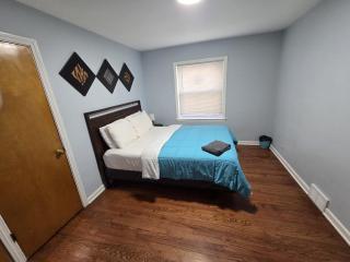 Spacious 3BR Retreat Free Parking by Lake Shore Dr - 9