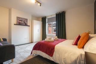 Modern 3 Bed House in Derby - FREE Parking - Hosted by Stay Host Save - 2