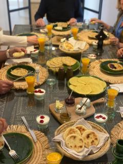 Riad Solila, Fabuleux riad avec 4 Suites, Piscine Chauffée et Rooftop - 5 min de Jamaa El Fna - 6
