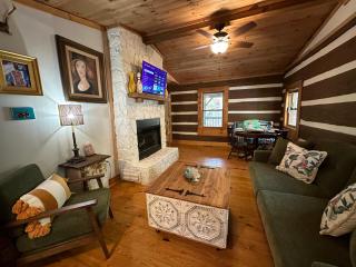 Eclectic Cabin - 5 Mins to DeSoto Park & Falls - 1