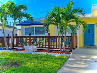 Entire Home 3BR 1BA Sleeps 6 St Pete, FL Spacious Private Backyard - 9