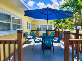 Entire Home 3BR 1BA Sleeps 6 St Pete, FL Spacious Private Backyard - 7