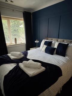 Cherry Blossom Apartment - 3 bed, parking, garden - 8
