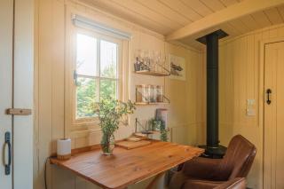 Hill Top Hideaway Shepherds Hut with Hot Tub - 5