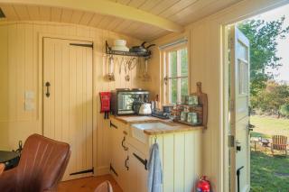 Hill Top Hideaway Shepherds Hut with Hot Tub - 2