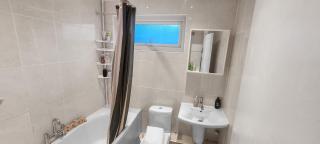Spacious 3BR near Etihad and Coop Live Free Parking - Manchester - 5