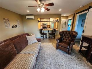 Cozy Cabin with Amazing Long Range Mtn View - 5