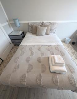 Full Bedroom - 0