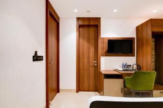 Townhouse Oak DLF Newtown Bus Terminal - 2
