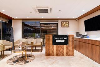 Townhouse Oak DLF Newtown Bus Terminal - 7