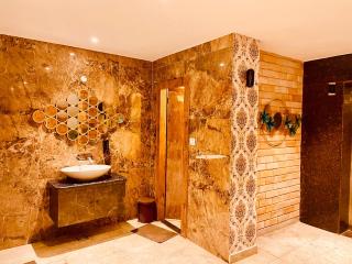 Hotel Classic Hills Bhagsunag Luxury Stay #Best Hotel in Mcleodganj #Mountain View Balcony Rooms #Spacious Parking #Prime Location in Dharamshala #Near Bhagsunag Waterfall #Top Selling Property in Mcleodganj - 6