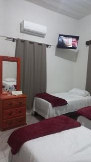 Céntrica habitación con balcón para 3 personas con baño exclusivo en pasillo - 4
