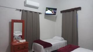 Céntrica habitación con balcón para 3 personas con baño exclusivo en pasillo - 8