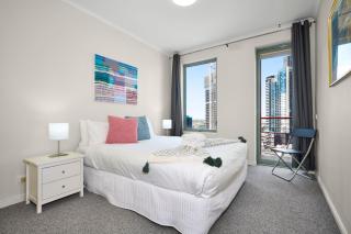 Stunning Balcony Views in Southbank with Two Car Spaces - 4