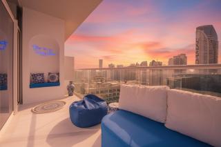 Luxury Apartment with Balcony & Full Burj Khalifa View by Dejaview Stays - Dubai - 3
