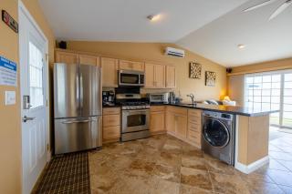 Tropical Retreat GuestHouse - 2