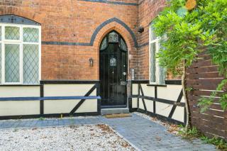 Spacious 6-Bedroom/6-Bathroom Stay in Bloxwich - 7