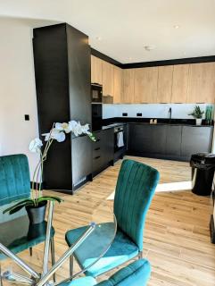 Elegant 2 bed flat with balcony in London - Finchley - 0