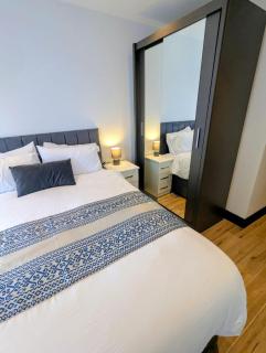 Elegant 2 bed flat with balcony in London - 6