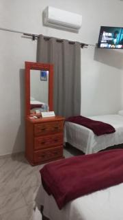 Céntrica habitación con balcón para 3 personas con baño exclusivo en pasillo - 9