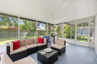 King-Style Retreat - 4 BR - Family Friendly - 0