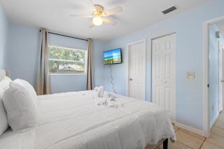 King-Style Retreat - 4 BR - Family Friendly - 6