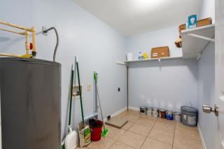 King-Style Retreat - 4 BR - Family Friendly - 5