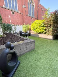 5 Bed Urban Escape - Spacious - 3 Floors - Parking - 5