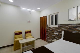 Hotel O Saibaba Temple Chintal Formerly Himagiri Luxury Room - 3