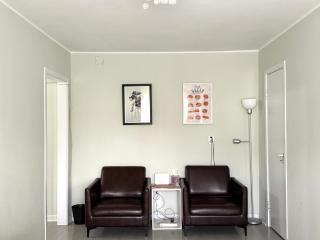 Urban Suites Spacious 2-Bedroom Apartment - 9