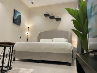 REV 4 Stylish Hotel ST Prime Stay - 3