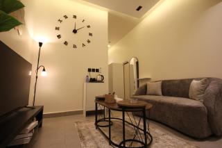 REV 4 Stylish Hotel ST Prime Stay - 6