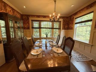 Spacious Villa 6BR 3 BA - Free Parking - Near Kitsilano Beach & Attractions - Fully Equipped - 1