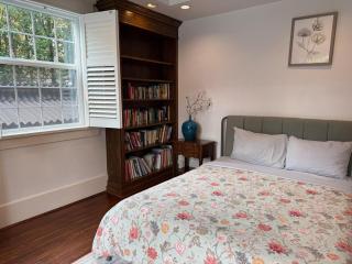 Spacious Villa 6BR 3 BA - Free Parking - Near Kitsilano Beach & Attractions - Fully Equipped - 5