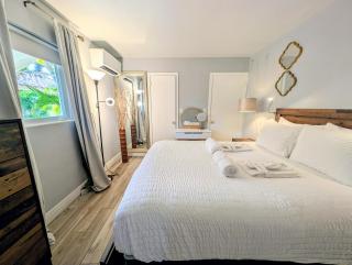 Farm Style, Bar Cart, Courtyard, BBQ- 1 Dollar rides to Beach & Downtown - 7