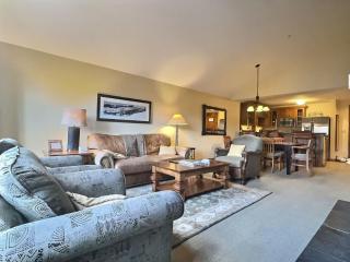 1 Bedroom Top floor Vaulted open space Base Area Luxury - 4