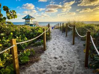 Farm Style, Bar Cart, Courtyard, BBQ- 1 Dollar rides to Beach & Downtown - 5