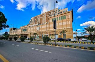 One Bedroom Luxury Apartment Goldcrest Mall DHA Lahore - 9