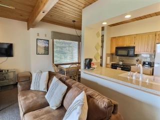 Cozy 1 Bedroom with an expansive view - 5