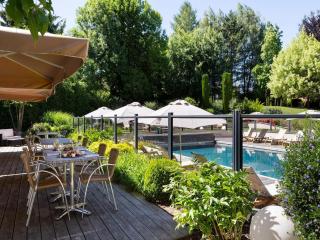 Apartment with view of swimming pool - 7